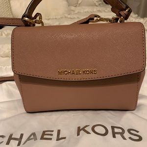 🤎🤎🧡🧡Beautiful Michael Kors Crossbody